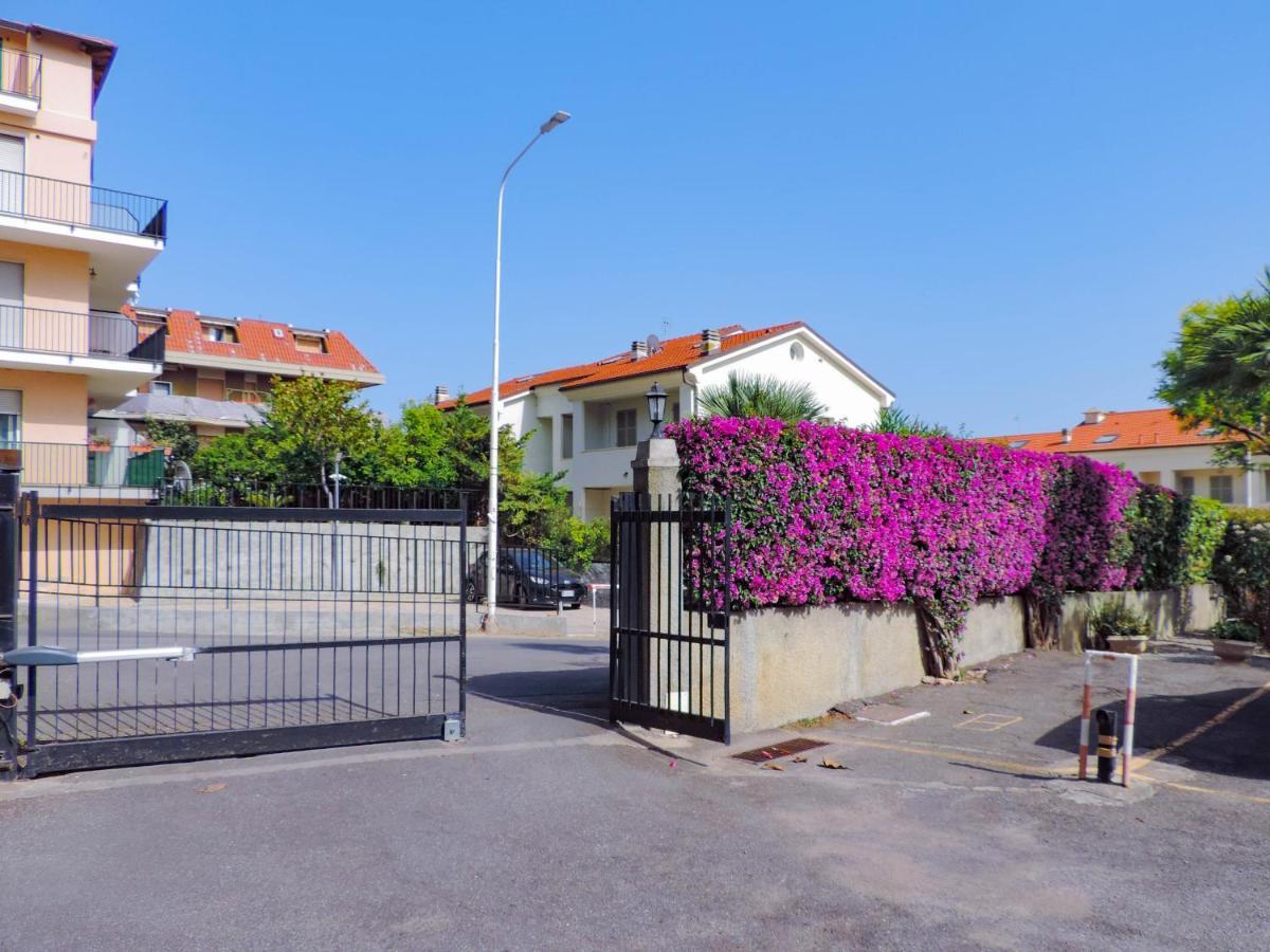 H11 Terrazzo Al Mare - Riva Ligure - Spiagge Appartement Buitenkant foto